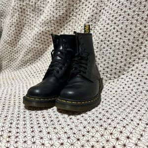 Women’s size 6 Dr. Martens